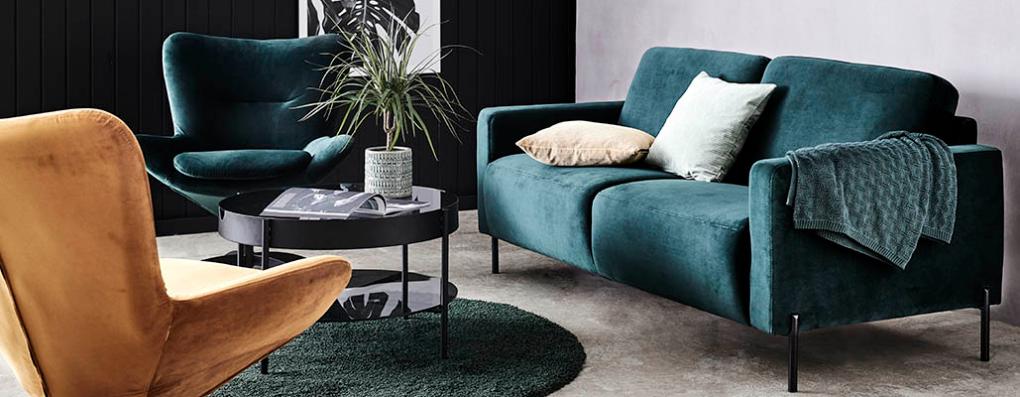 Klassisk med et twist - sofa i grønt velour stof