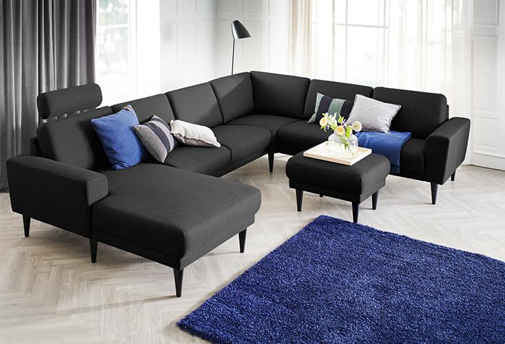 Stor Hjørnesofa med chaiselong i sort/mørkt stof